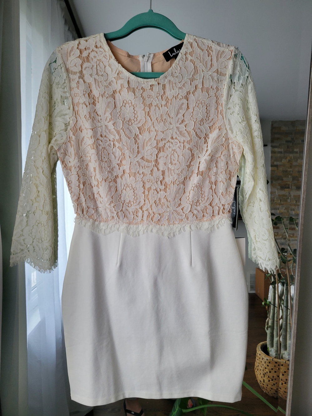 🍒 Lulu's Ivory Lace-Paneled Dress